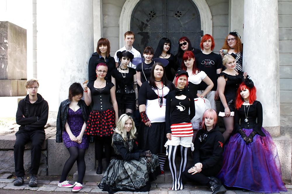 25P Gothic finnish blog girl