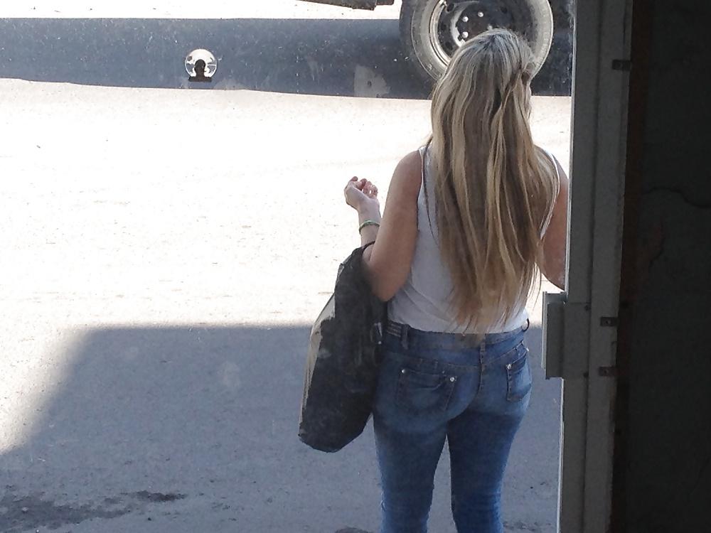 14P Candid Mexican Ass 2 (club + street)
