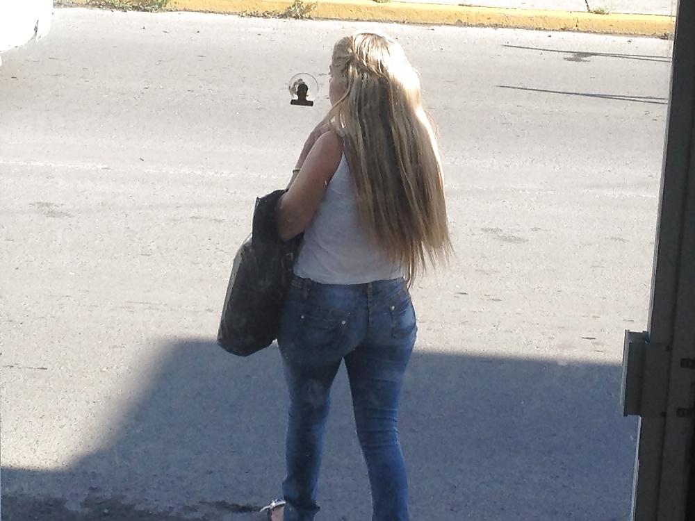 14P Candid Mexican Ass 2 (club + street)