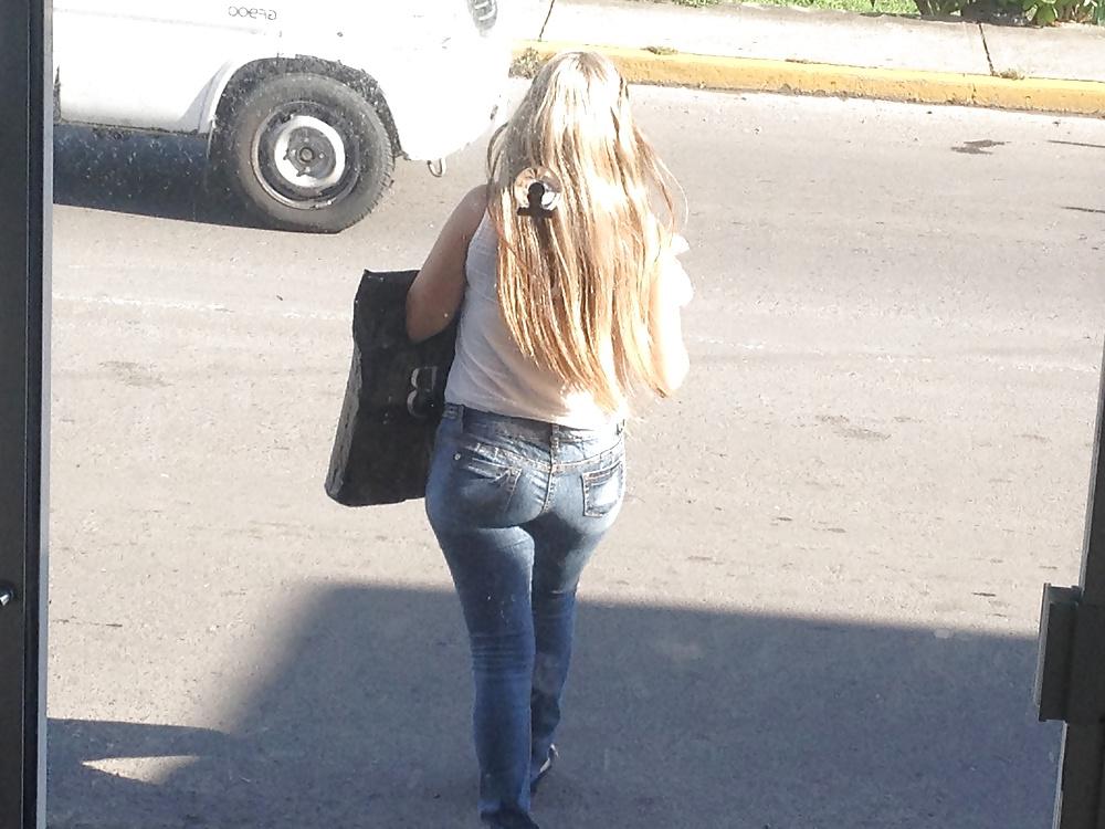 14P Candid Mexican Ass 2 (club + street)