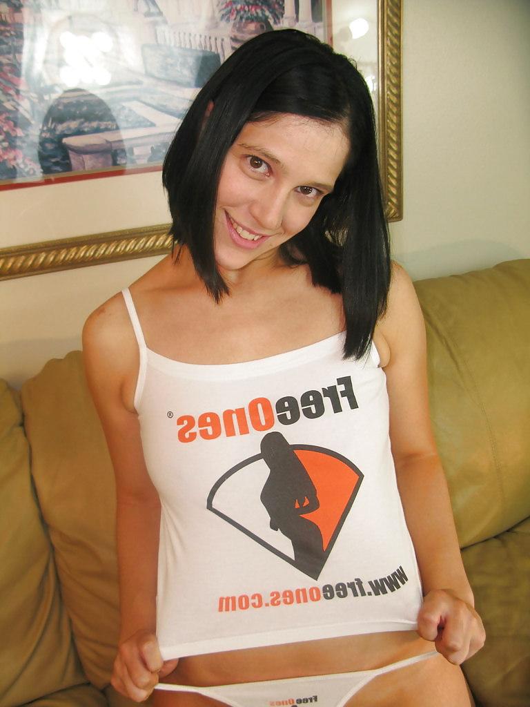 25P T-SHIRT BABE - VICKY VETTE & ALLY