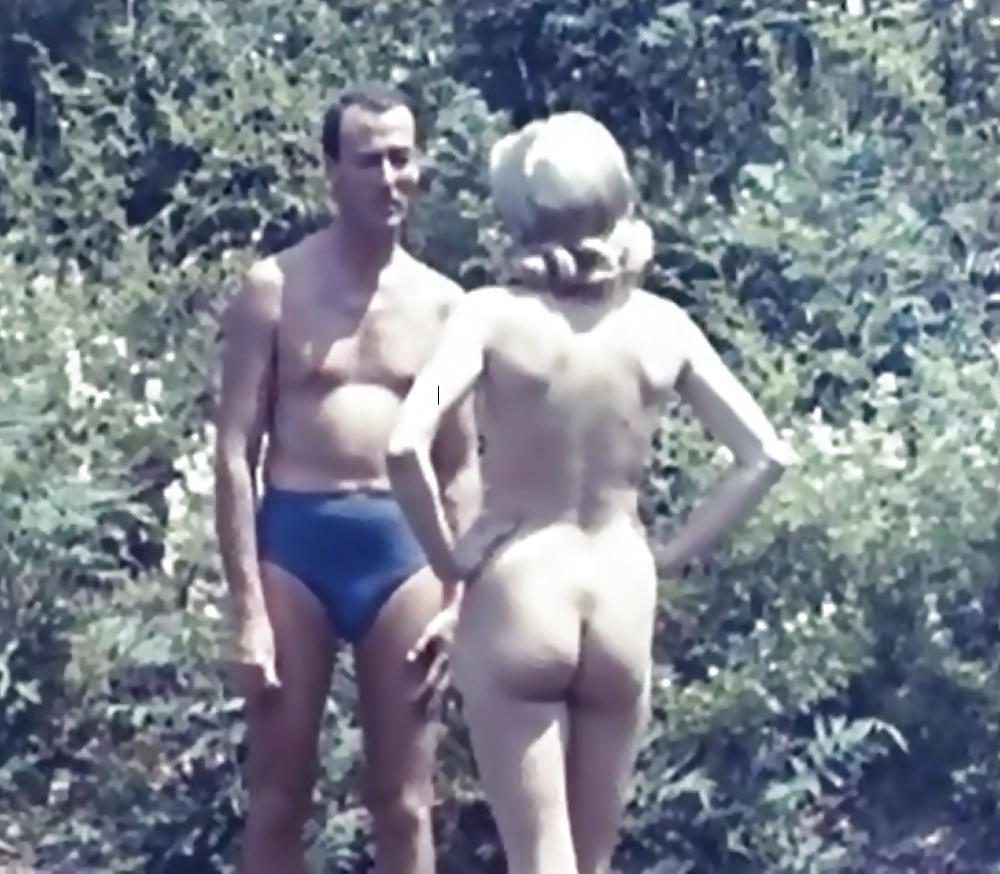25P 60's nudist pics