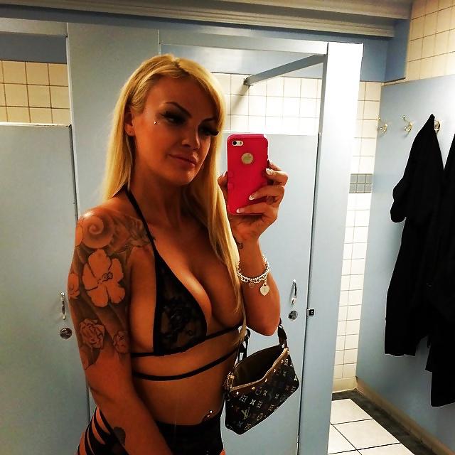25P Snow Bunny Stripper
