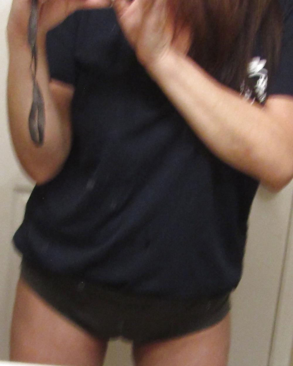 11P Hot Latina Milf