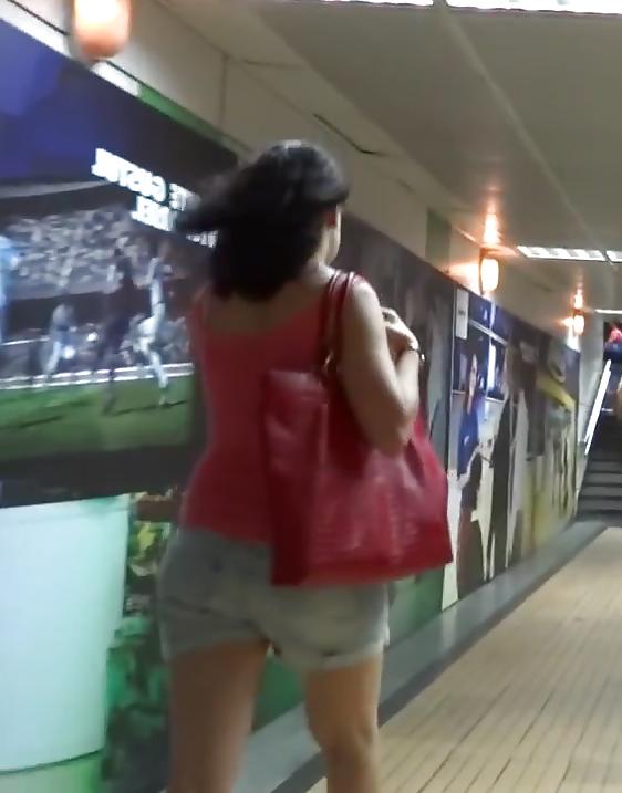 25P Spy old + young in subway and bus romanian