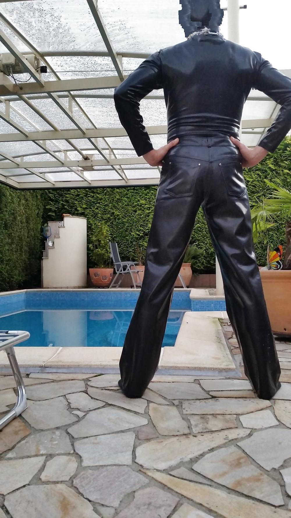 7P Latex outside