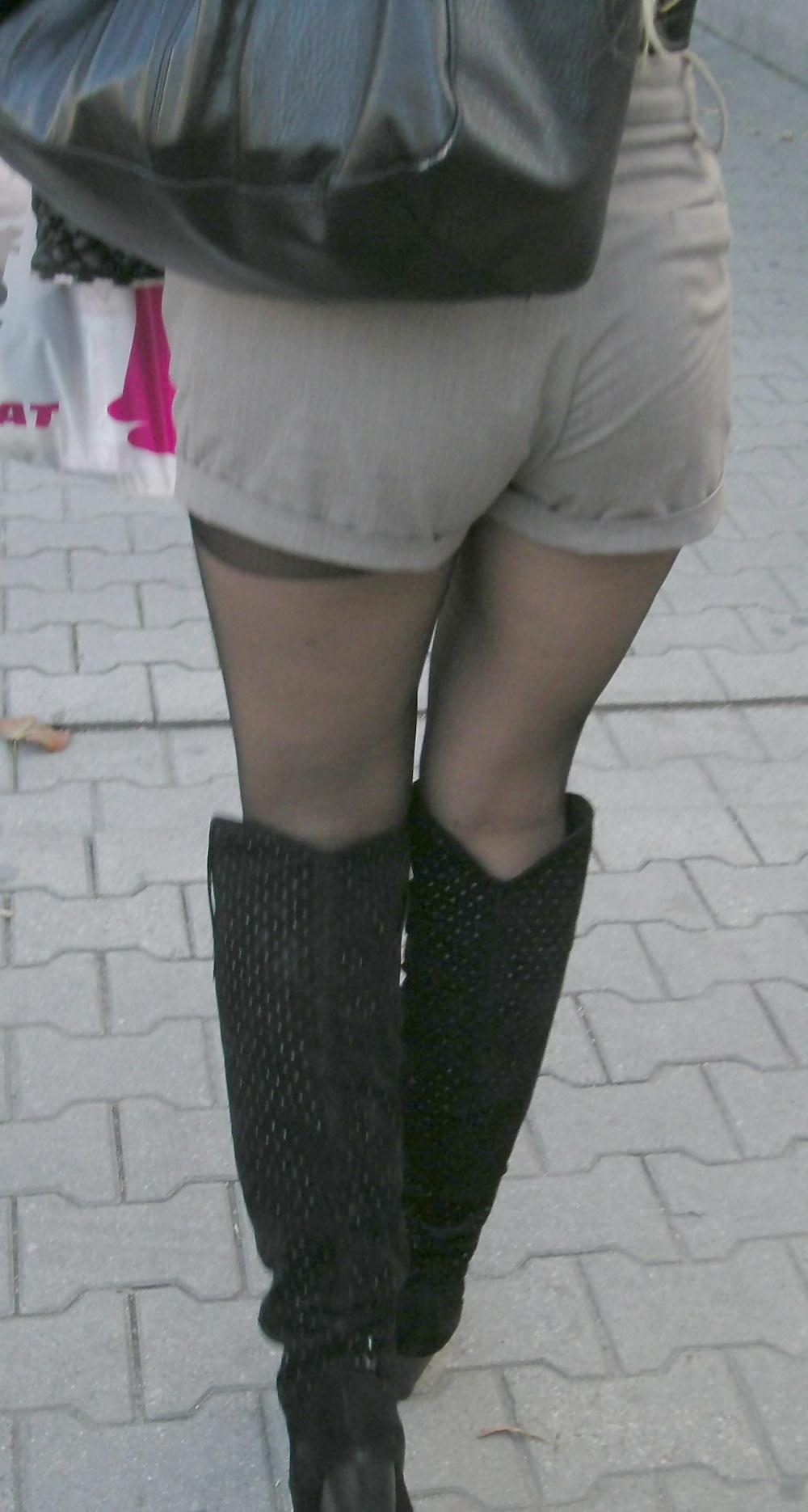 25P Nylon upskirt - just leg in nylon 7