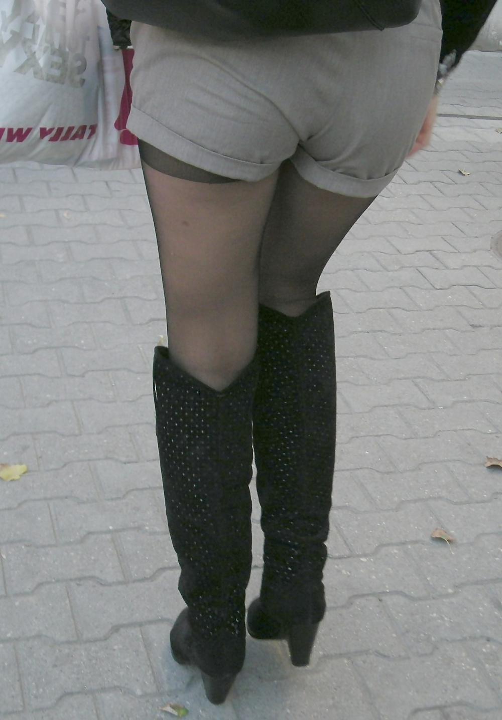 25P Nylon upskirt - just leg in nylon 7