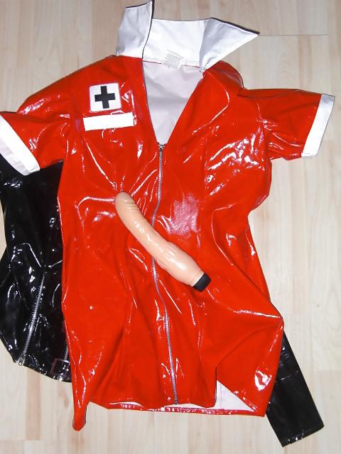 8P Lesbian Latex