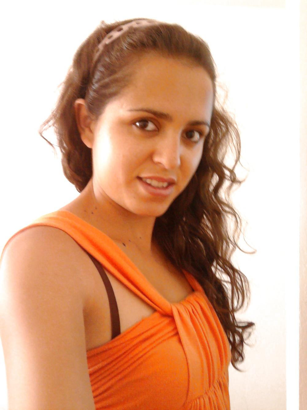 25P Sexy latina