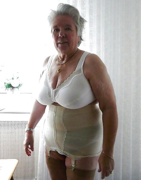 25P Webtastic Special: Granny Time Vol.135