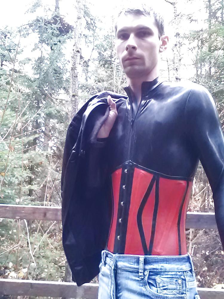 11P Latex en public