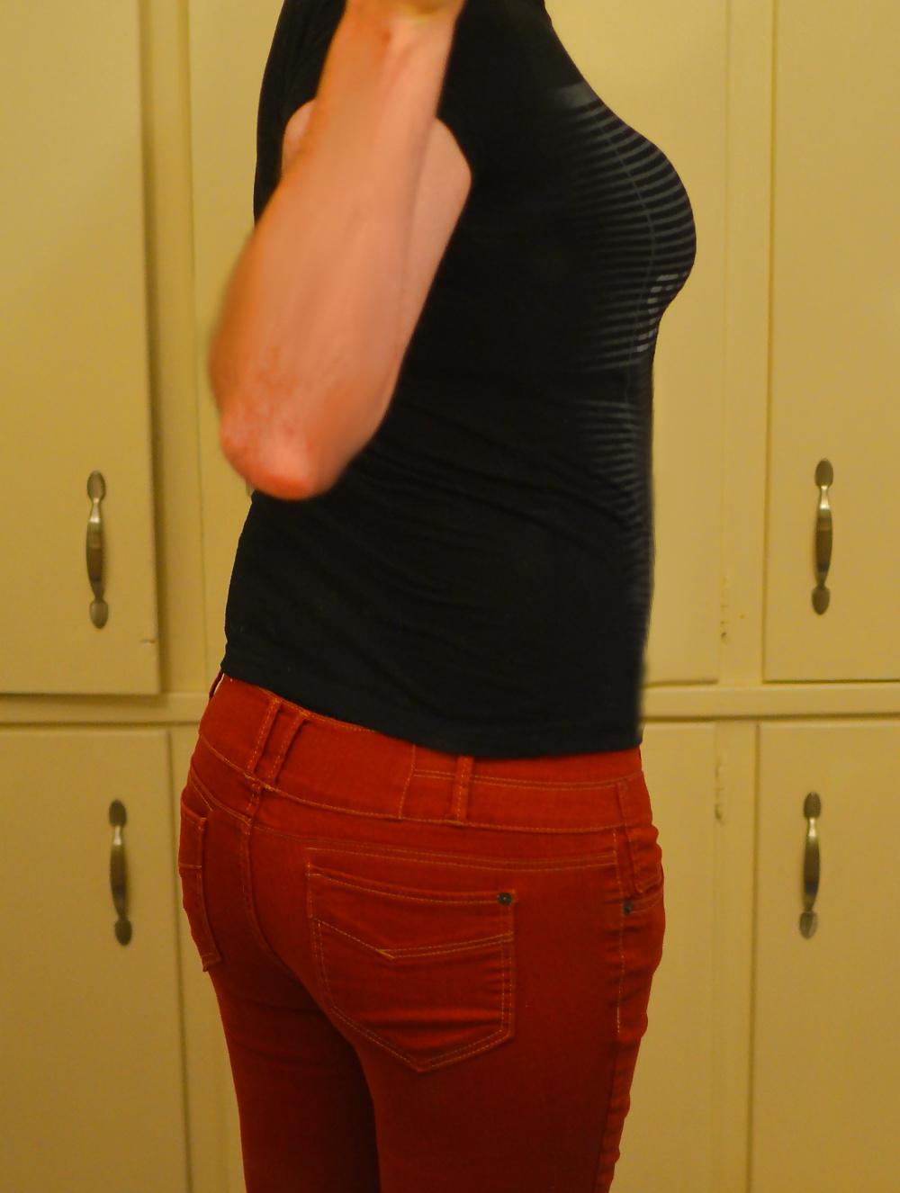 7P T-shirt and tight jeans