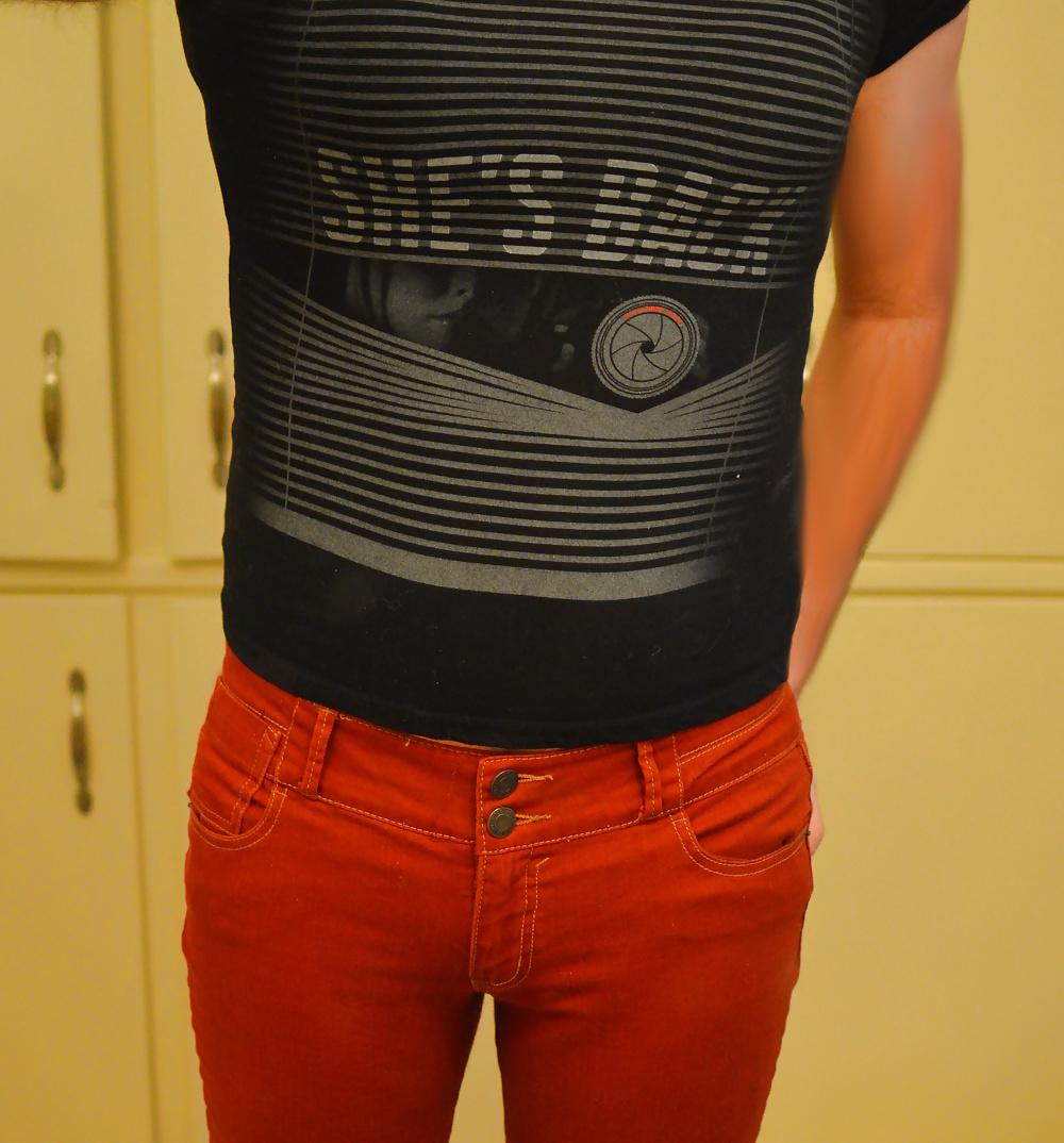 7P T-shirt and tight jeans