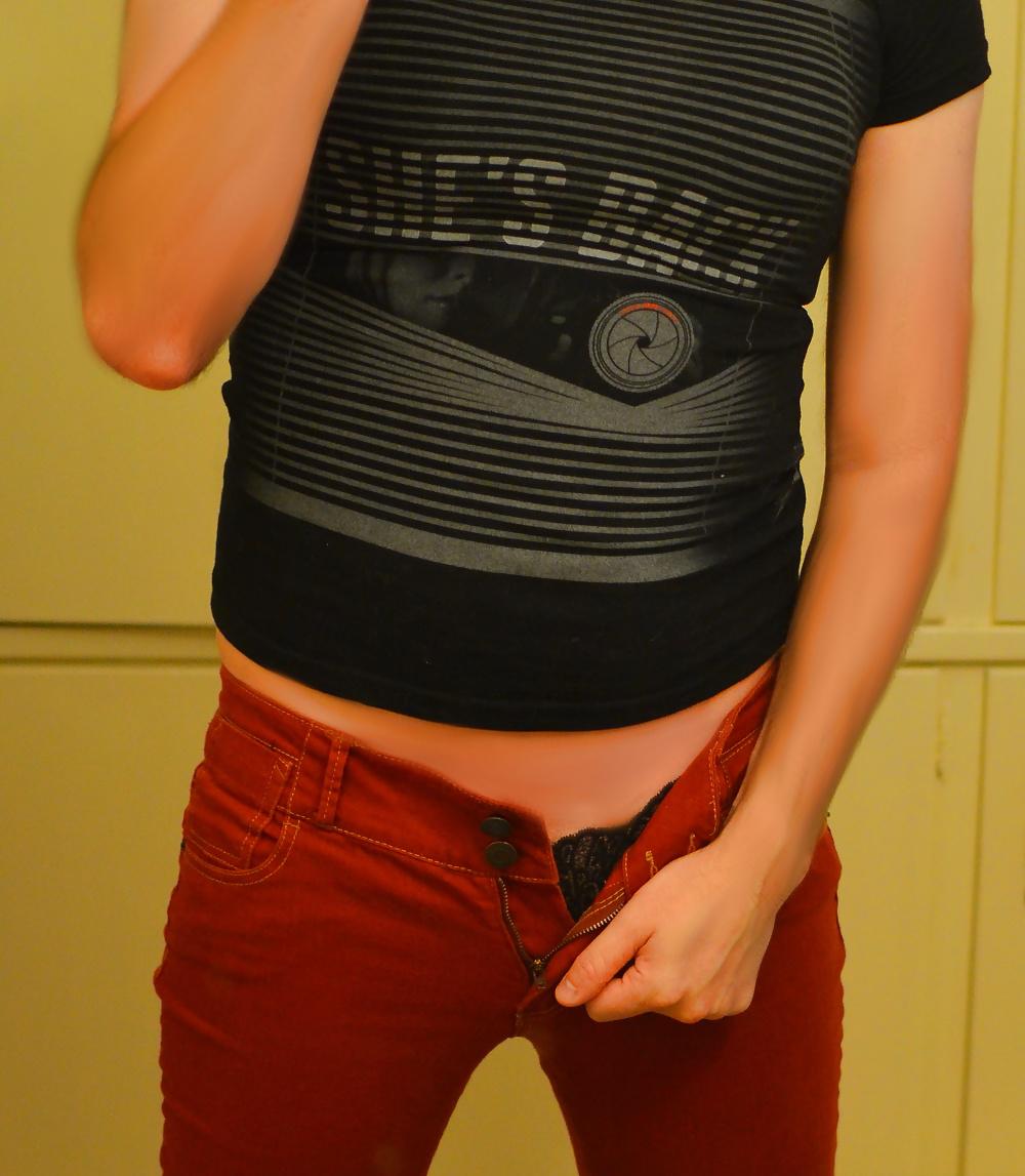 7P T-shirt and tight jeans