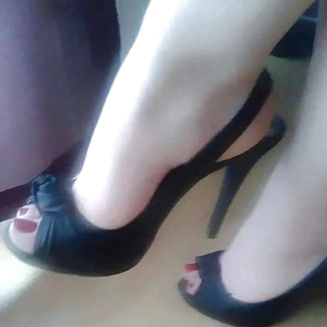 25P Feet and Femdom