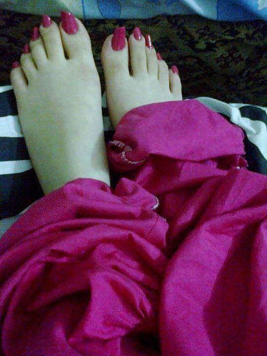 25P Feet and Femdom