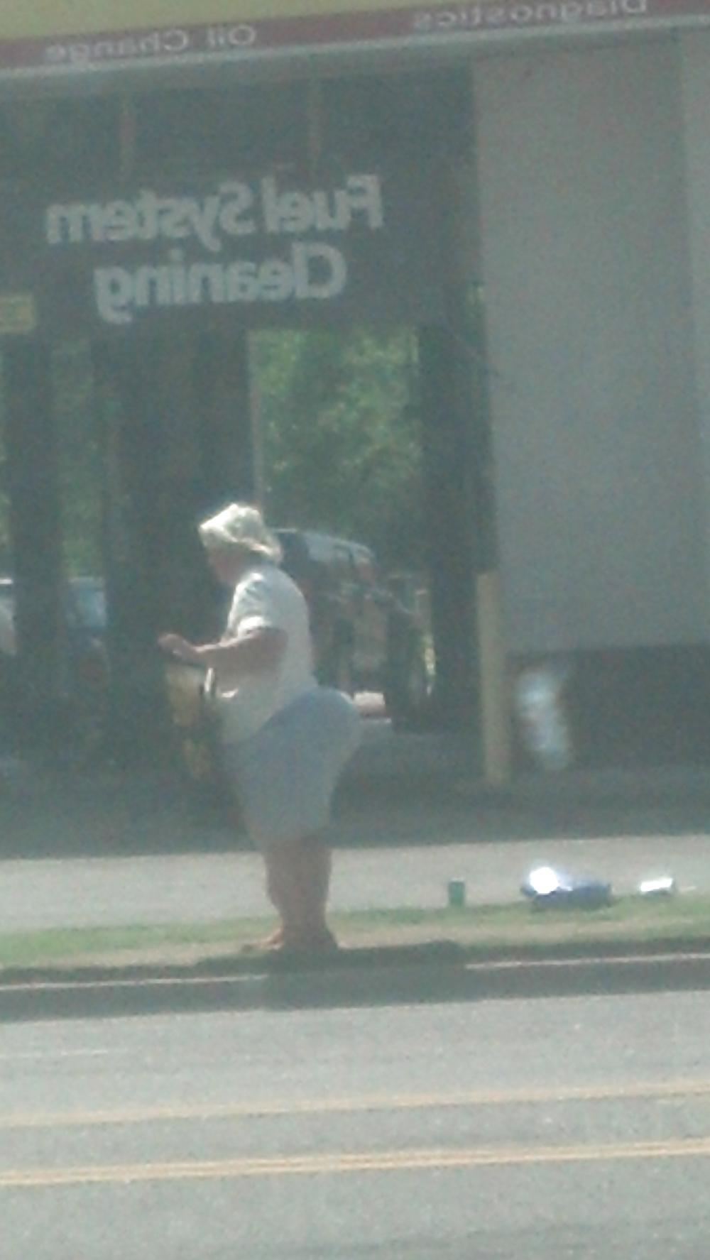 7P Bus Stop BOOTY