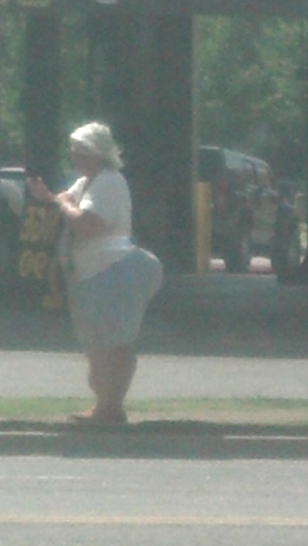 7P Bus Stop BOOTY