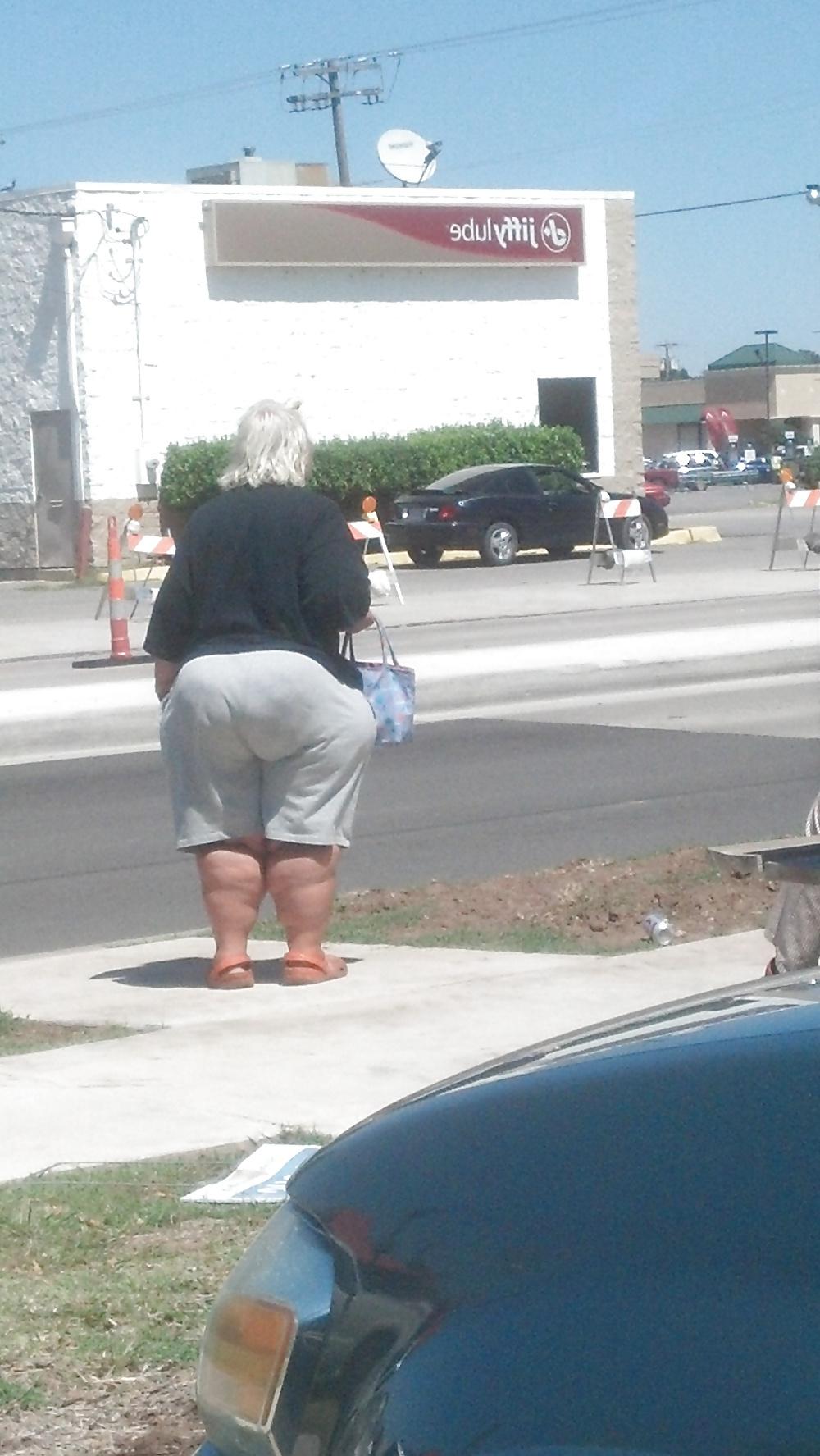 7P Bus Stop BOOTY