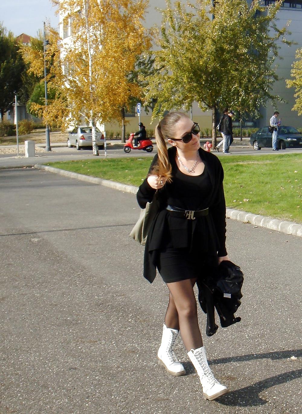 25P Nylon upskirt - STREET VIEW 4