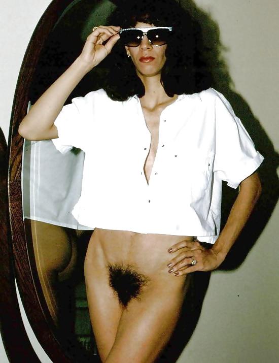 25P Hairy Retro Pussy