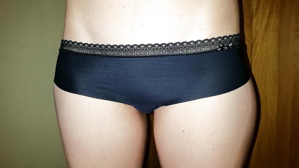 25P Wife in black