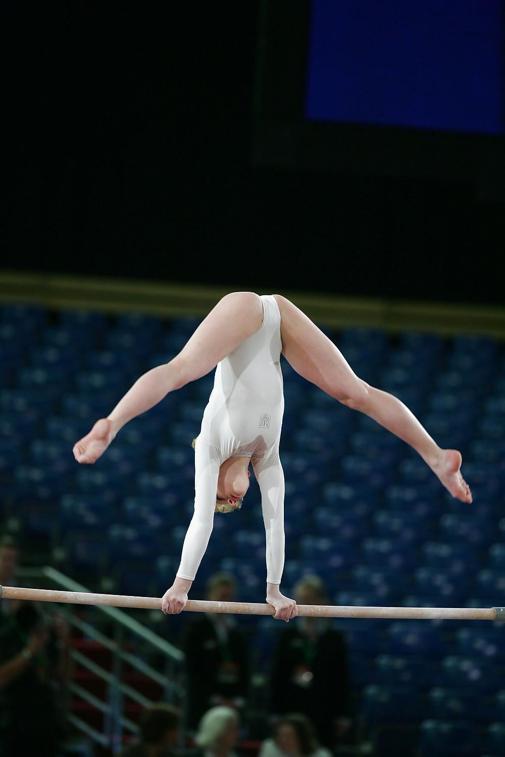 25P Hot gymnast