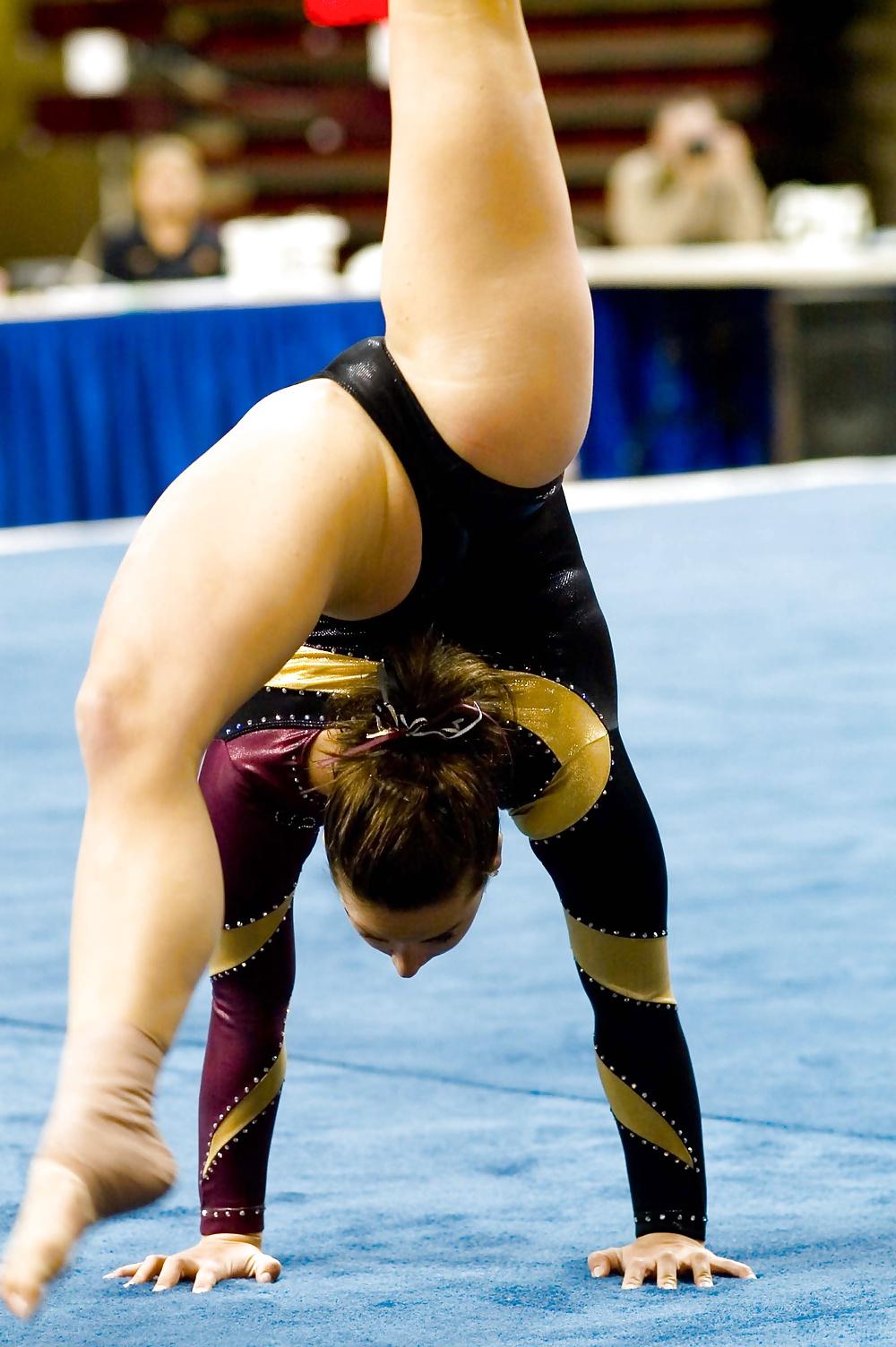 25P Hot gymnast