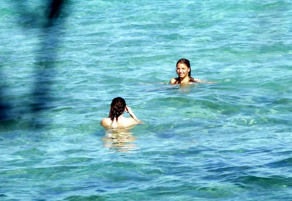 7P Nudist girl