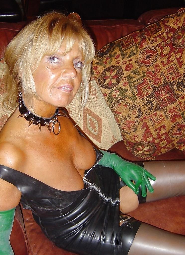 25P Rubber,latex,pvc ,leather and some more mix.