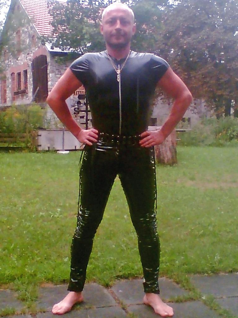 25P Rubber,latex,pvc ,leather and some more mix.