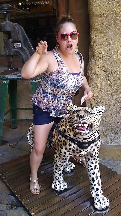8P Hot Latina Milf