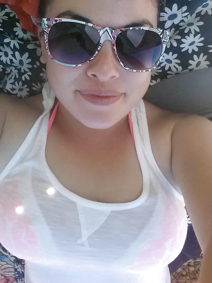 8P Hot Latina Milf