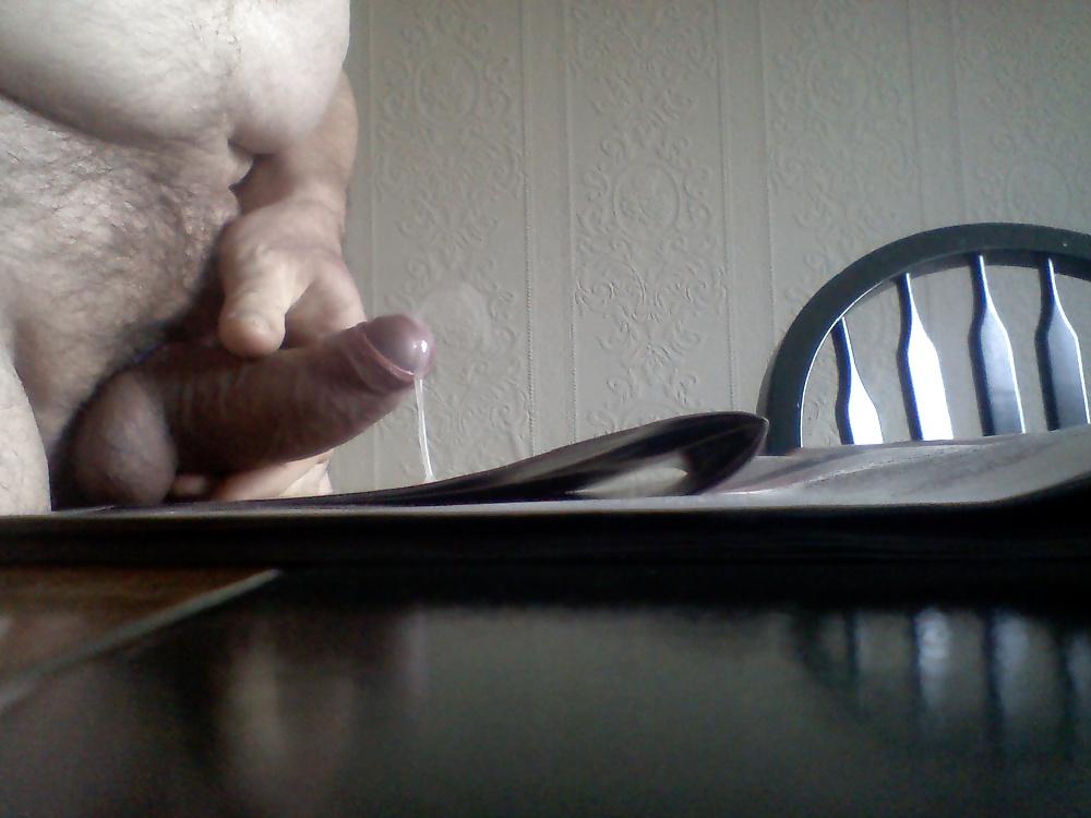 20P Me wanking today with spunk shot