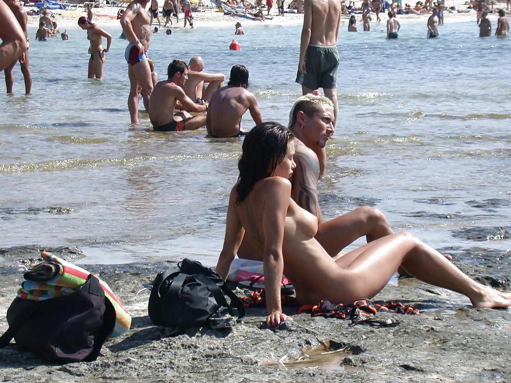 25P I am a horny nudist
