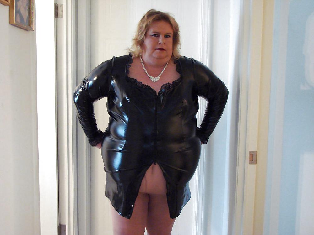 24P BBW mature femdom pvc latex leather