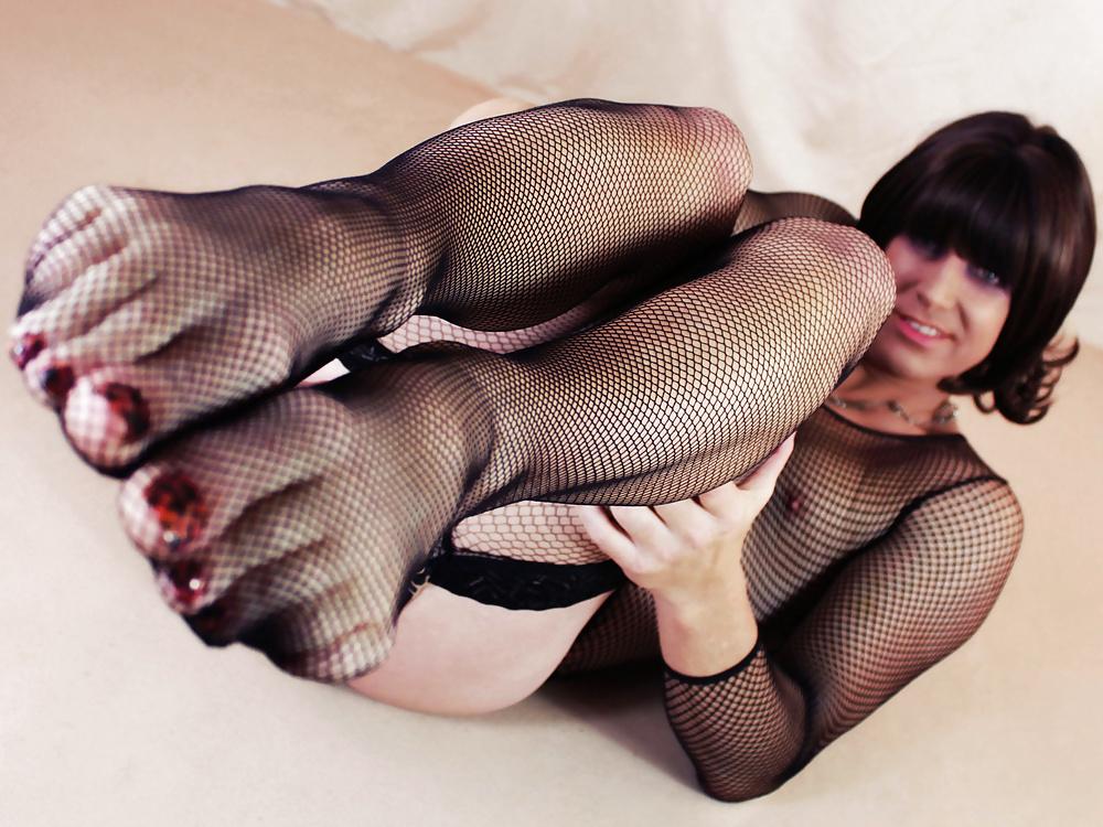 25P Fishnet stockings