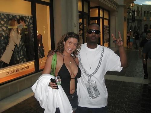 25P White Girls on Interracial Vacation
