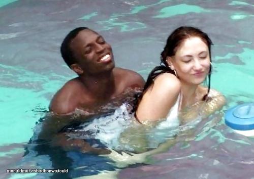25P White Girls on Interracial Vacation