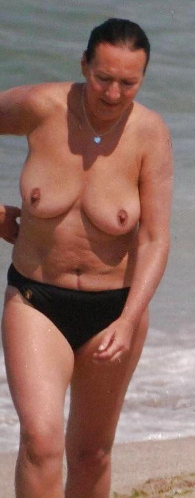 25P Mature Nudist Ladies 19