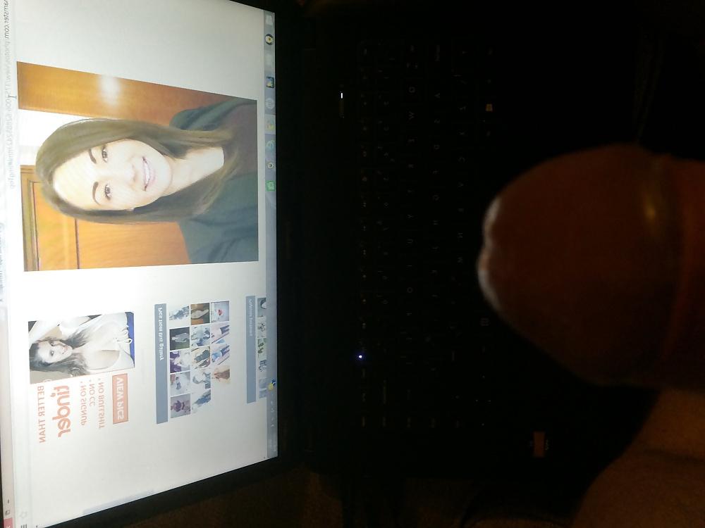 6P Wanking to holly11289's pic.