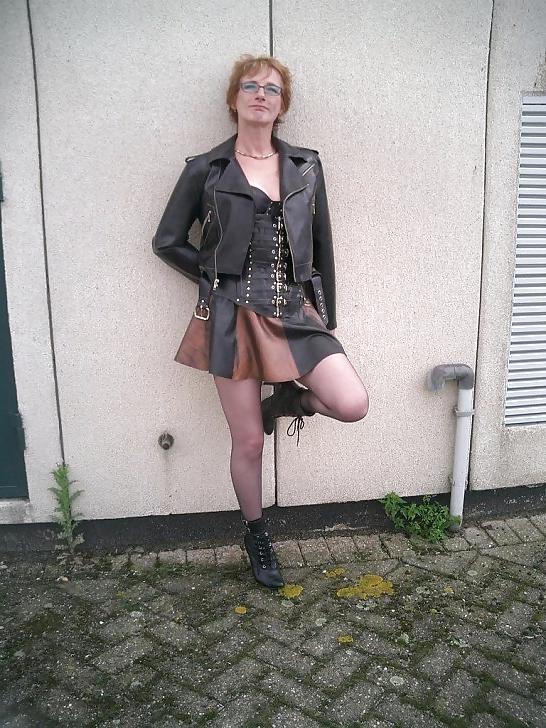 8P -----  latex heels -1