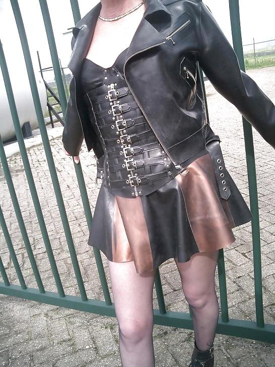 8P -----  latex heels -1