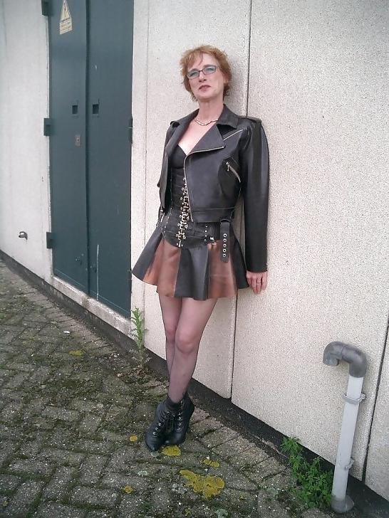 8P -----  latex heels -1