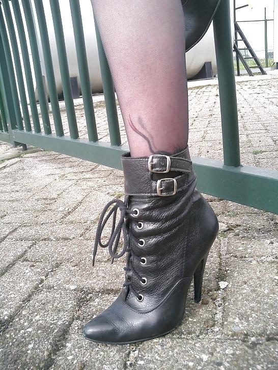 8P -----  latex heels -1