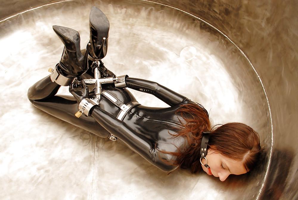 25P Latex the ultimate fetish