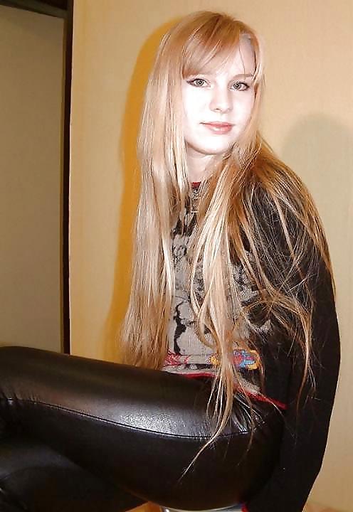 25P Teens in latex, lether..