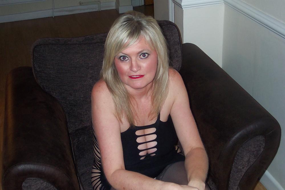 20P MILF Samantha Wearing Wedding Ring