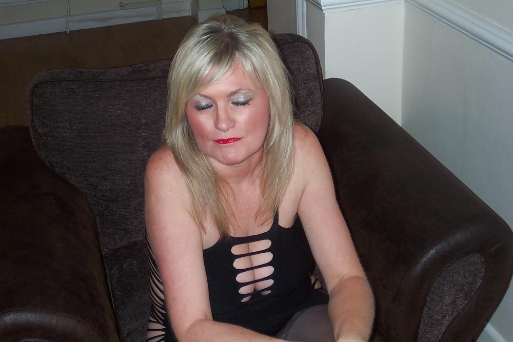 20P MILF Samantha Wearing Wedding Ring
